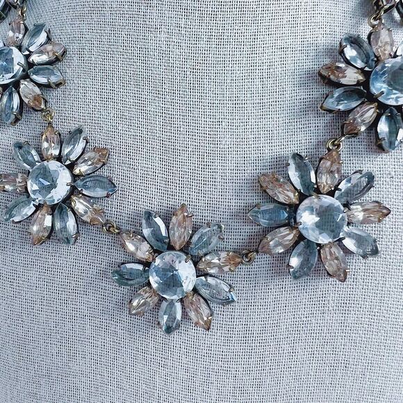 Vintage Ann Taylor Faceted Crystal Rhinestone Flower Statement Necklace - Picture 3 of 6